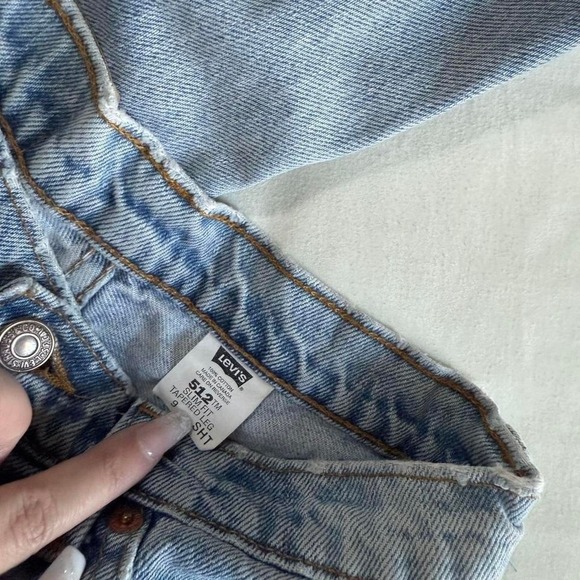 Levi's high rise mom jeans light wash Levi's jeans size 9 - Picture 4 of 7